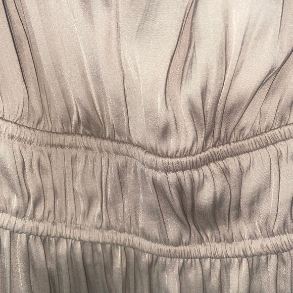 Old Navy Champagne Camisole Top - Picture 4 of 8